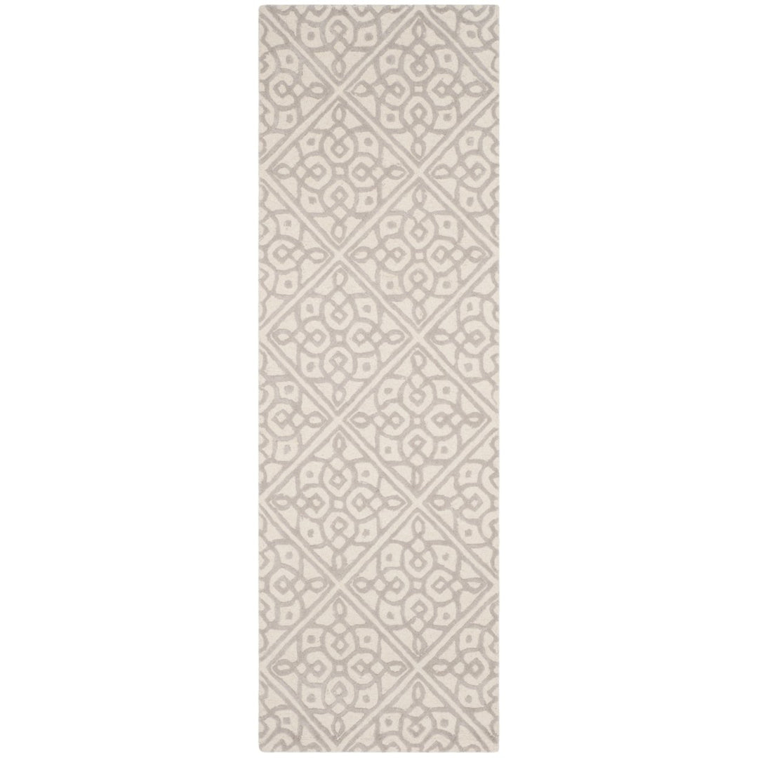 SAFAVIEH Cambridge CAM731Q Handmade Ivory / Grey Rug Image 1