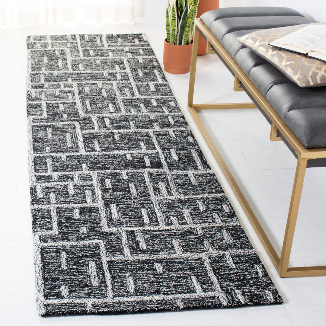 SAFAVIEH Cambridge CAM733Z Handmade Black / Ivory Rug Image 3