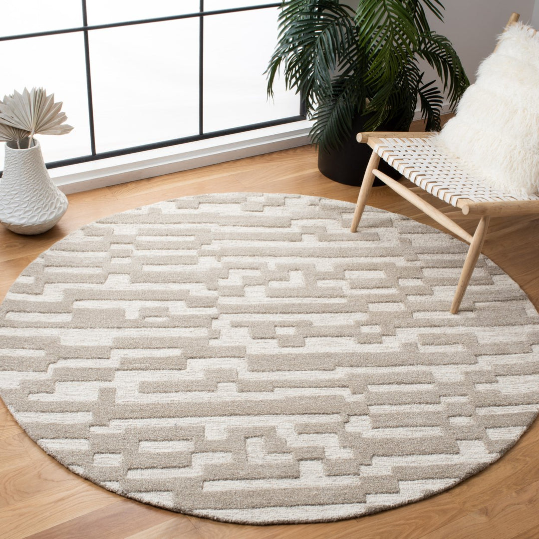 SAFAVIEH Cambridge CAM734B Handmade Beige / Grey Rug Image 2