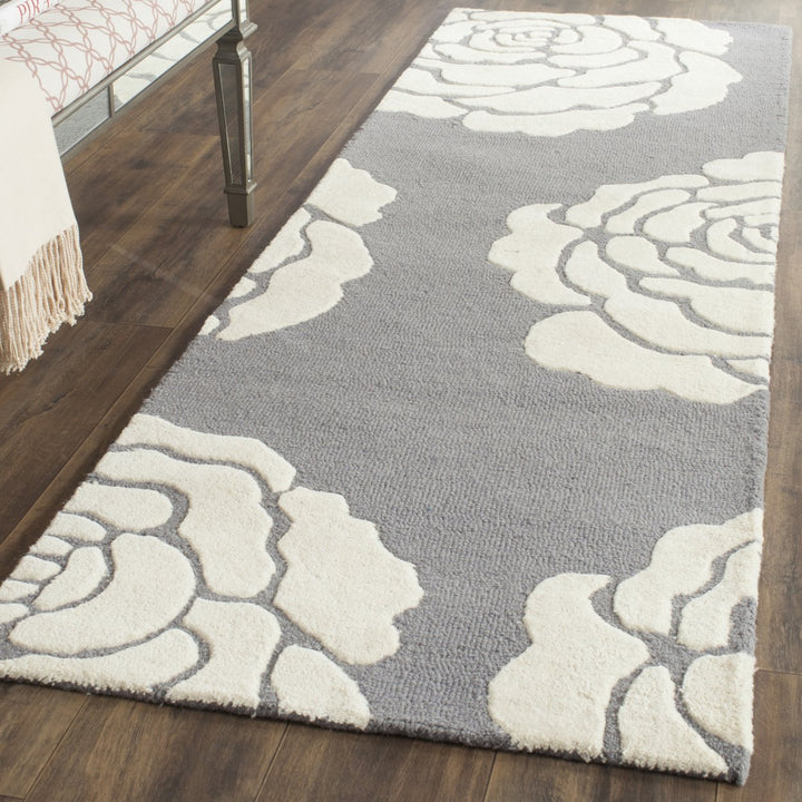 SAFAVIEH Cambridge CAM782D Dark Grey / Ivory Rug Image 3