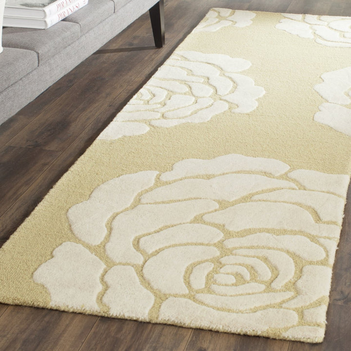 SAFAVIEH Cambridge CAM782Q Light Gold / Ivory Rug Image 3