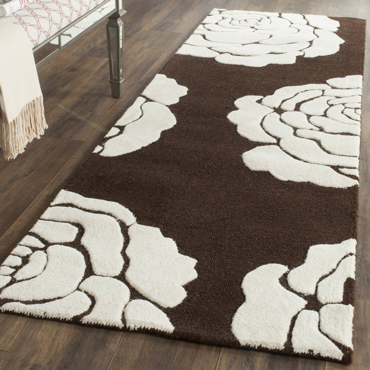 SAFAVIEH Cambridge CAM782R Handmade Brown / Ivory Rug Image 3