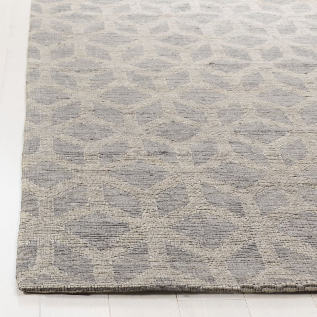 SAFAVIEH Cape Cod CAP415A Handwoven Grey / Gold Rug Image 7