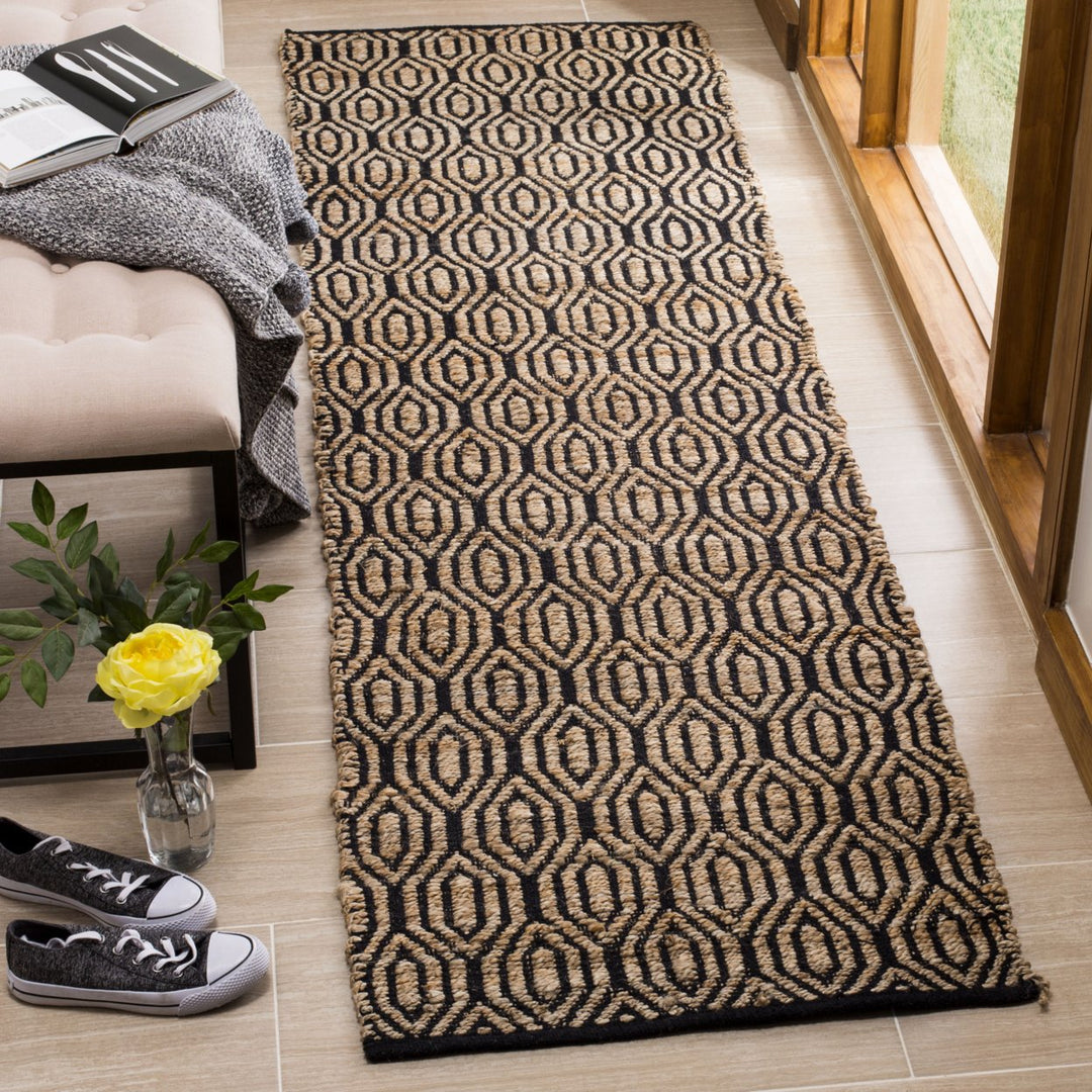 SAFAVIEH Cape Cod CAP822A Handwoven Black / Natural Rug Image 3