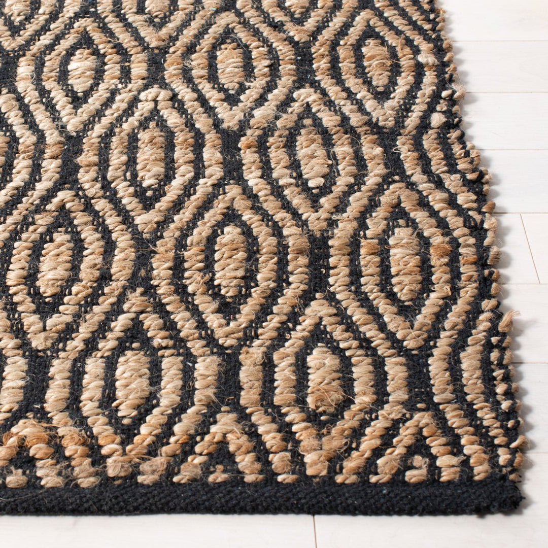 SAFAVIEH Cape Cod CAP822A Handwoven Black / Natural Rug Image 6