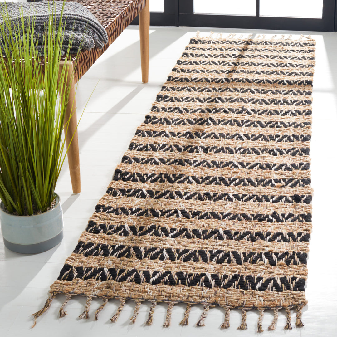 SAFAVIEH Cape Cod CAP844Z Handwoven Black / Natural Rug Image 2