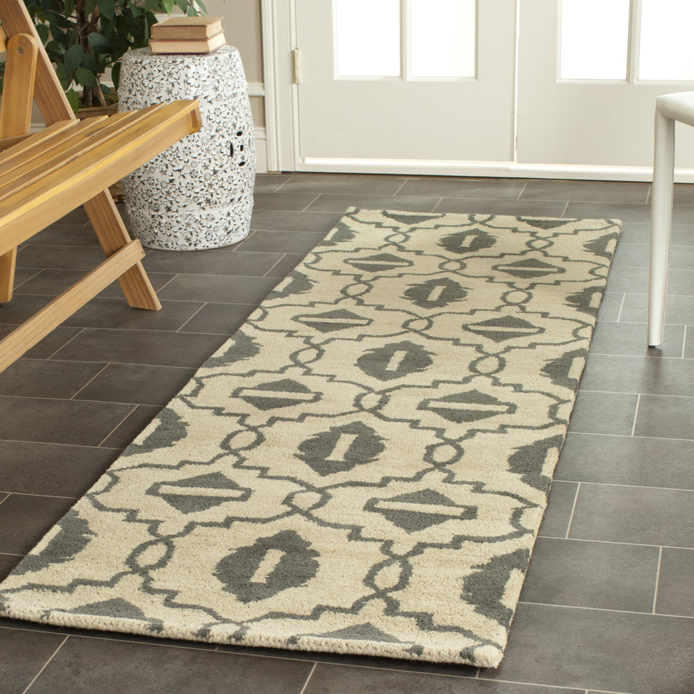 SAFAVIEH Chatham CHT632A Handmade Beige / Grey Rug Image 2