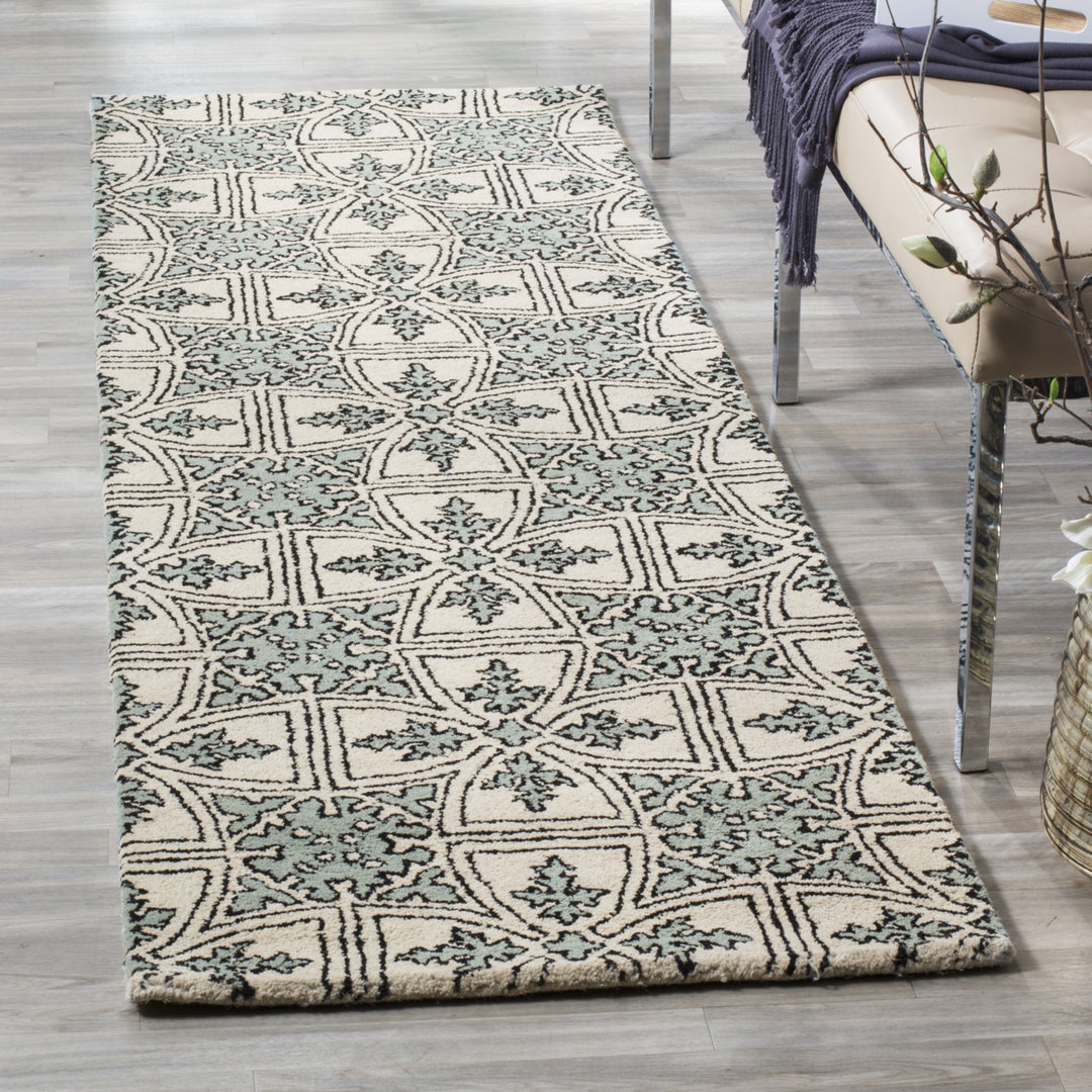 SAFAVIEH Chatham CHT716A Handmade Light Blue / Ivory Rug Image 3