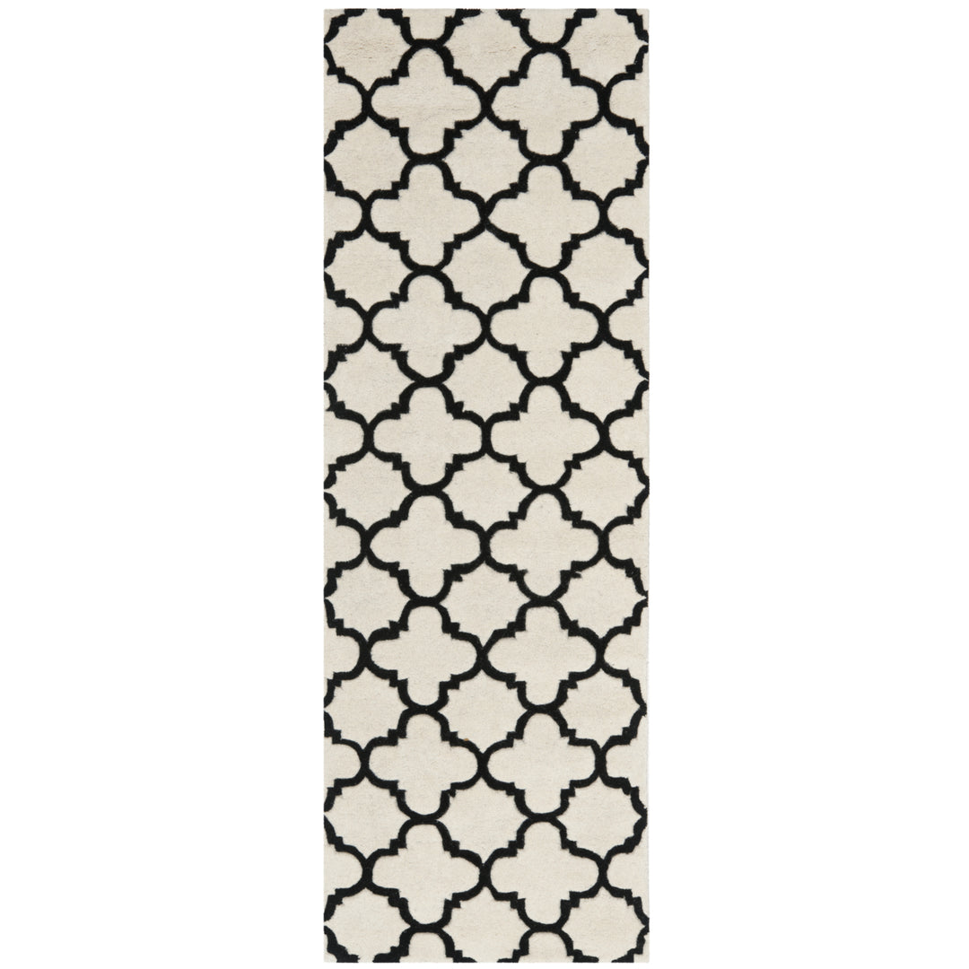 SAFAVIEH Chatham CHT717A Handmade Ivory / Black Rug Image 5