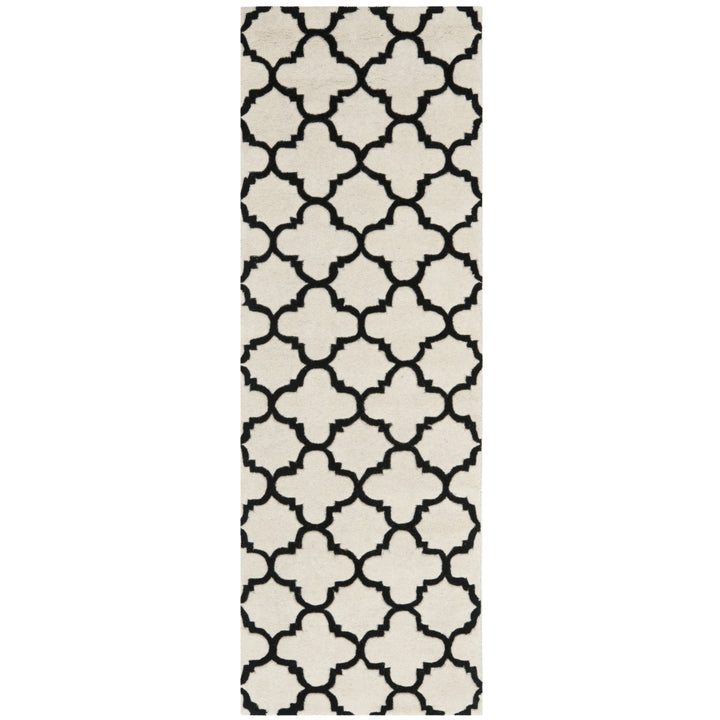 SAFAVIEH Chatham CHT717A Handmade Ivory / Black Rug Image 5