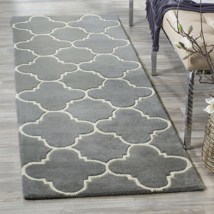 SAFAVIEH Chatham CHT717D Handmade Dark Grey / Ivory Rug Image 3