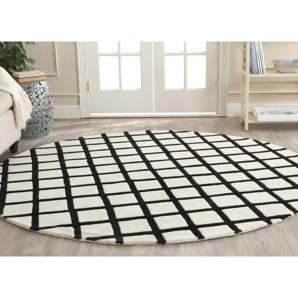 SAFAVIEH Chatham CHT718A Handmade Ivory / Black Rug Image 2