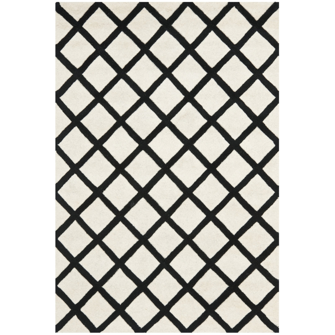 SAFAVIEH Chatham CHT718A Handmade Ivory / Black Rug Image 9