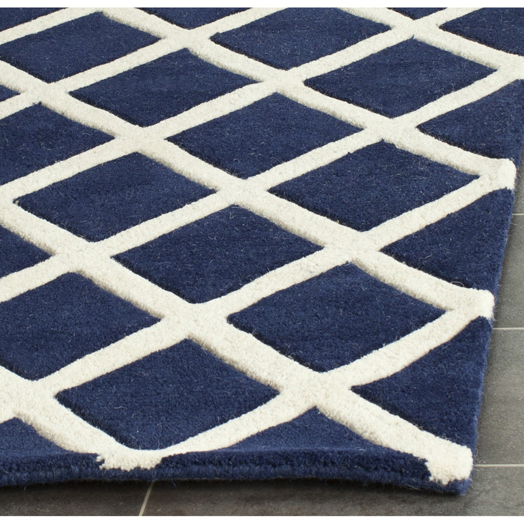 SAFAVIEH Chatham CHT718C Handmade Dark Blue / Ivory Rug Image 7