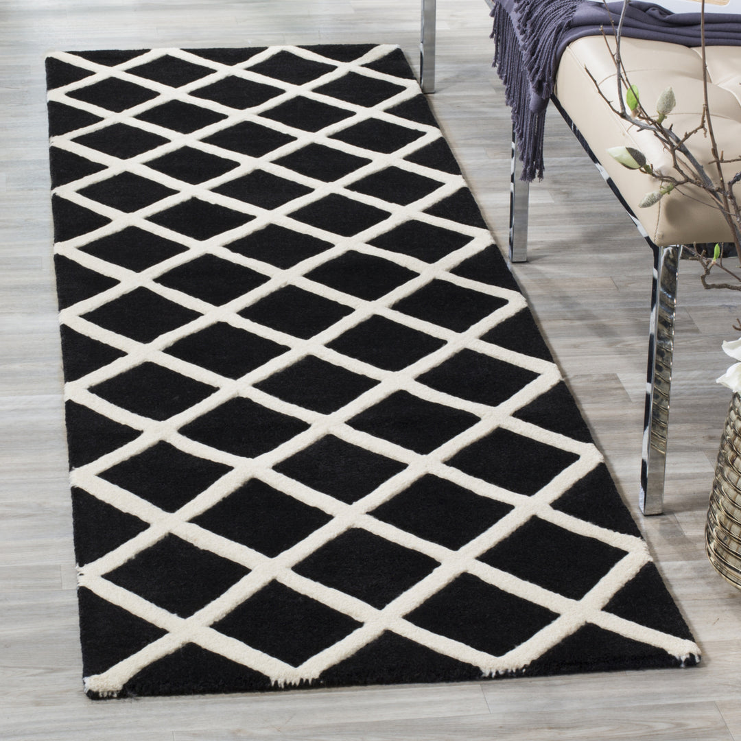 SAFAVIEH Chatham CHT718K Handmade Black / Ivory Rug Image 3