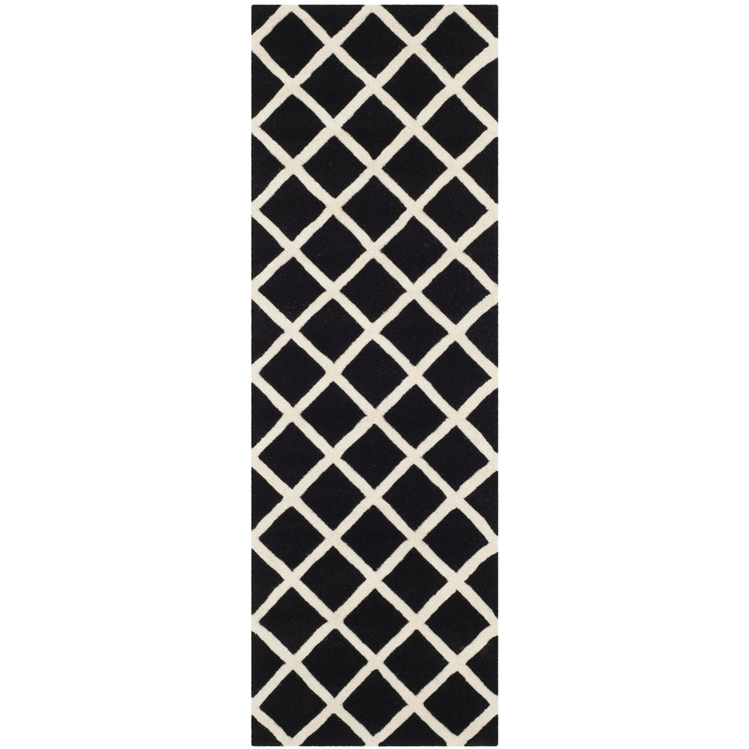 SAFAVIEH Chatham CHT718K Handmade Black / Ivory Rug Image 5