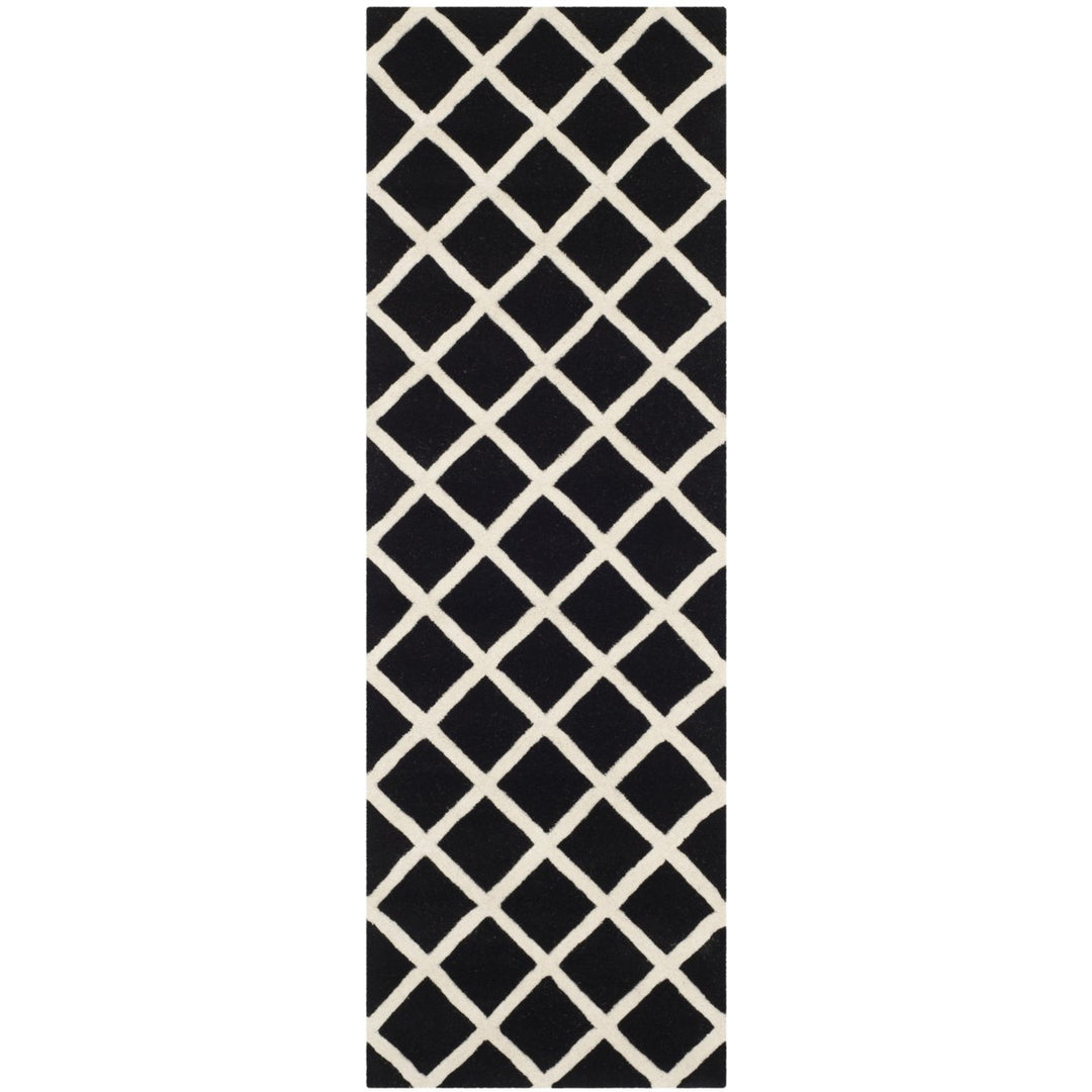 SAFAVIEH Chatham CHT718K Handmade Black / Ivory Rug Image 1