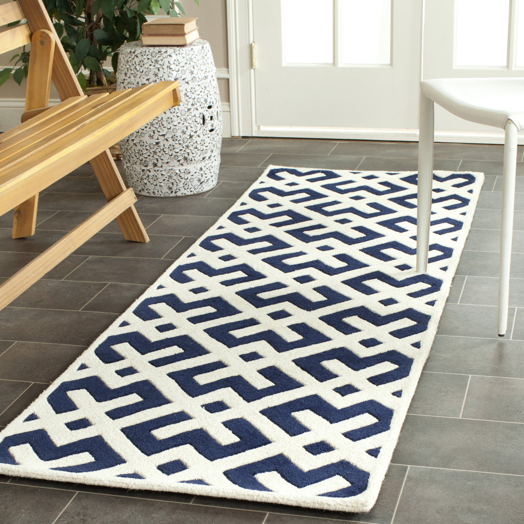 SAFAVIEH Chatham CHT719C Handmade Dark Blue / Ivory Rug Image 3