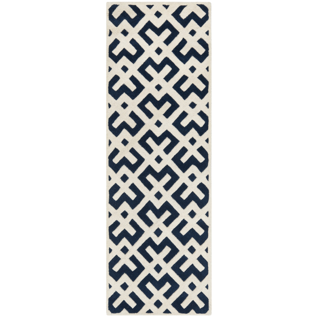 SAFAVIEH Chatham CHT719C Handmade Dark Blue / Ivory Rug Image 5