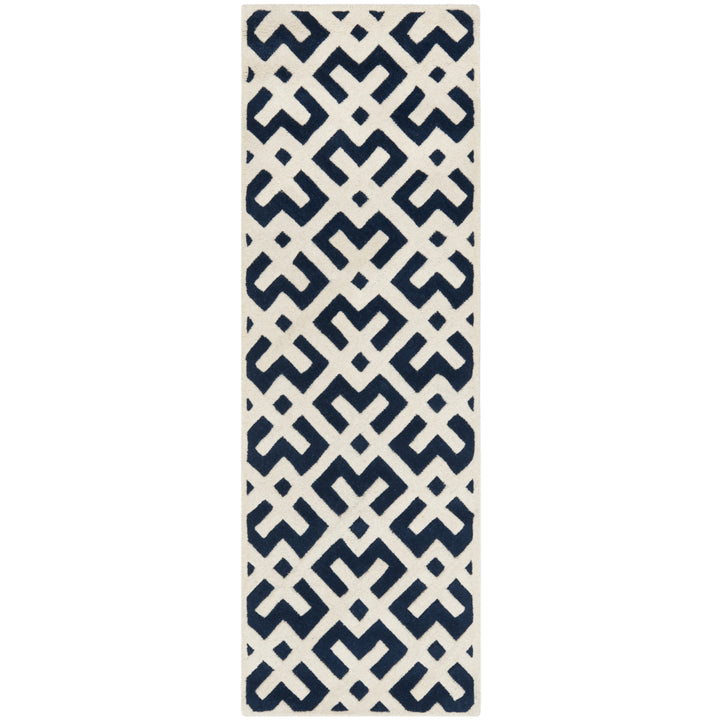 SAFAVIEH Chatham CHT719C Handmade Dark Blue / Ivory Rug Image 5