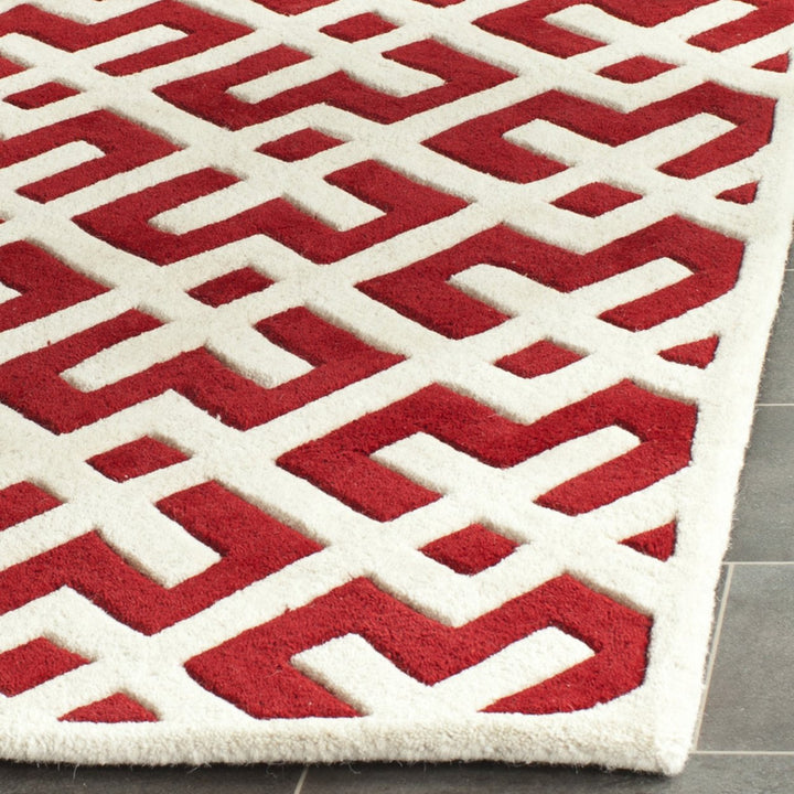 SAFAVIEH Chatham CHT719G Handmade Red / Ivory Rug Image 7