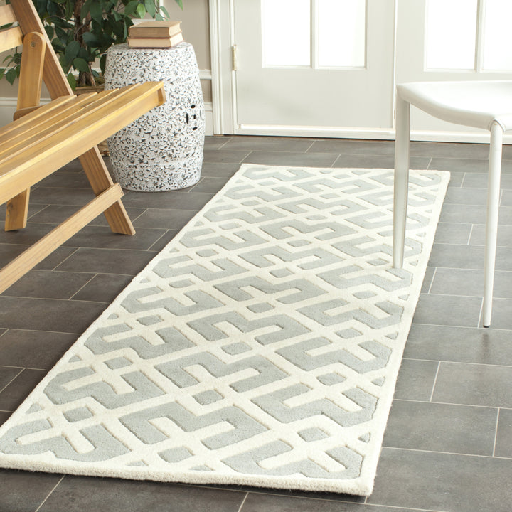 SAFAVIEH Chatham CHT719E Handmade Grey / Ivory Rug Image 3