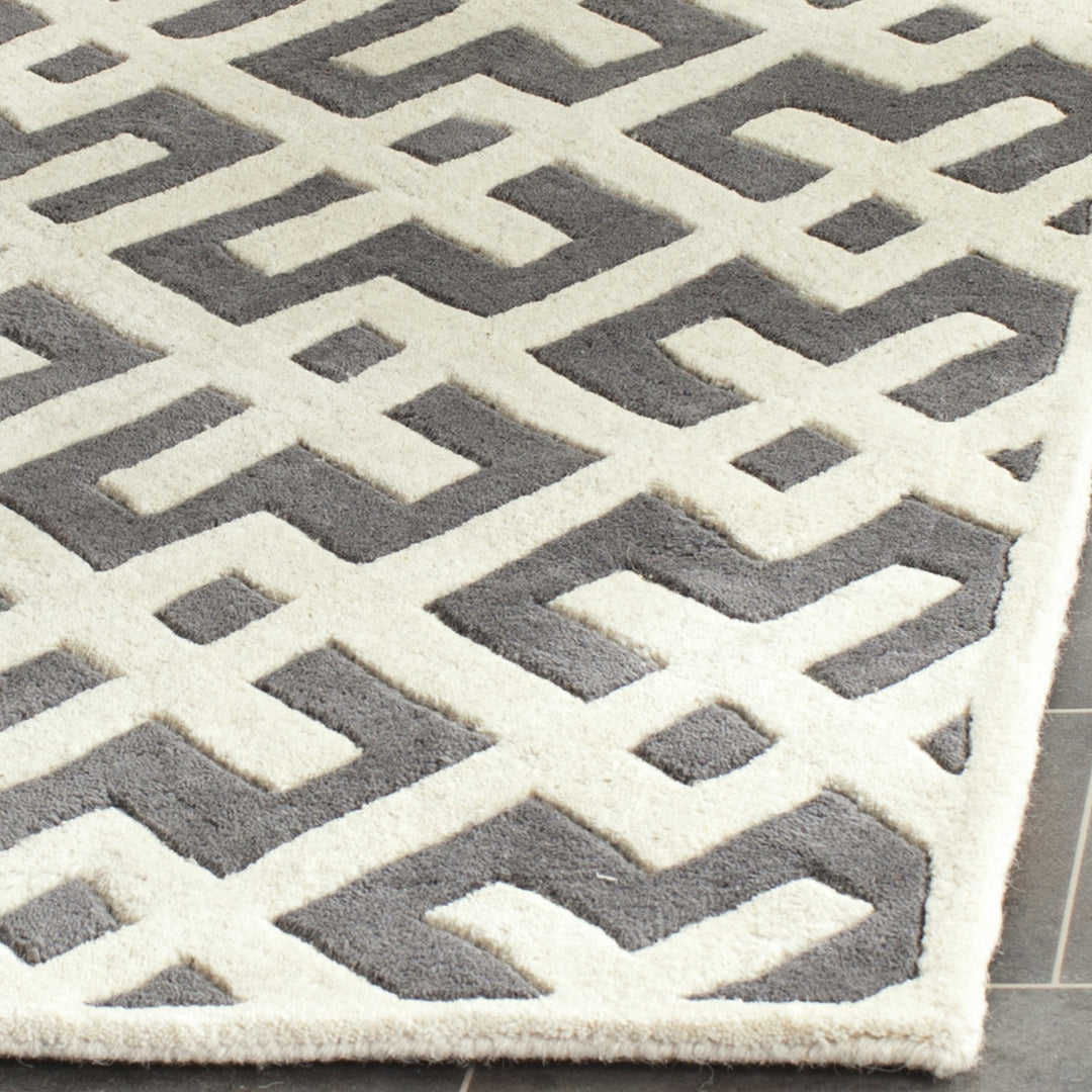 SAFAVIEH Chatham CHT719D Handmade Dark Grey / Ivory Rug Image 10