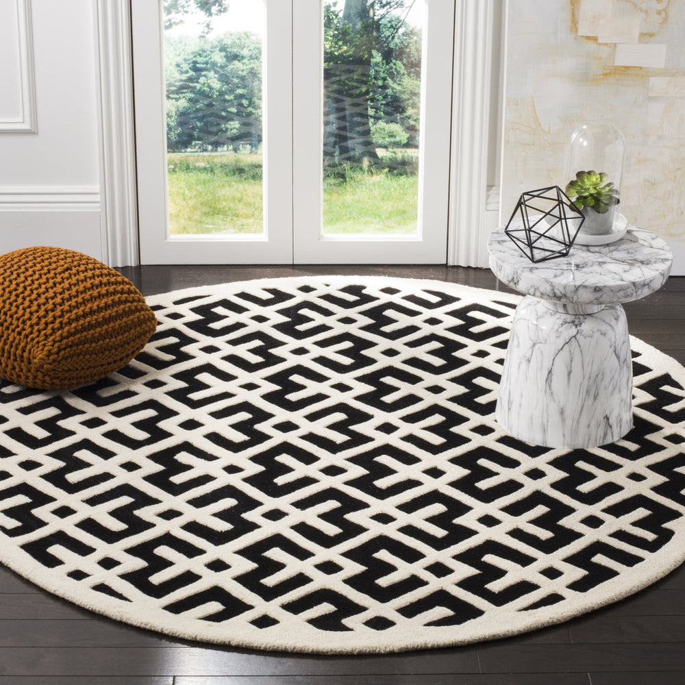 SAFAVIEH Chatham CHT719K Handmade Black / Ivory Rug Image 2