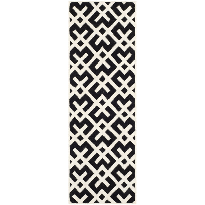 SAFAVIEH Chatham CHT719K Handmade Black / Ivory Rug Image 1