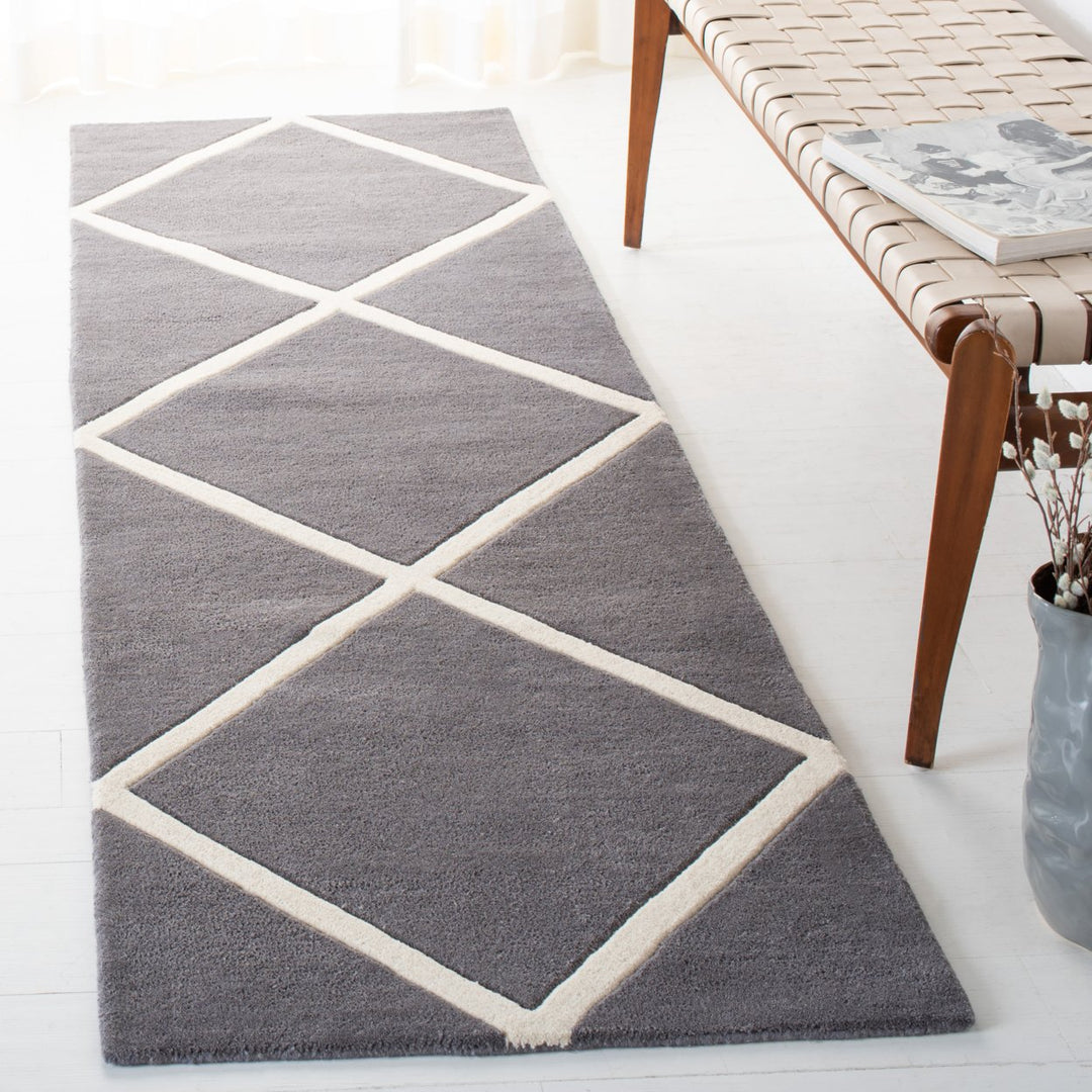 SAFAVIEH Chatham CHT720D Handmade Dark Grey / Ivory Rug Image 10