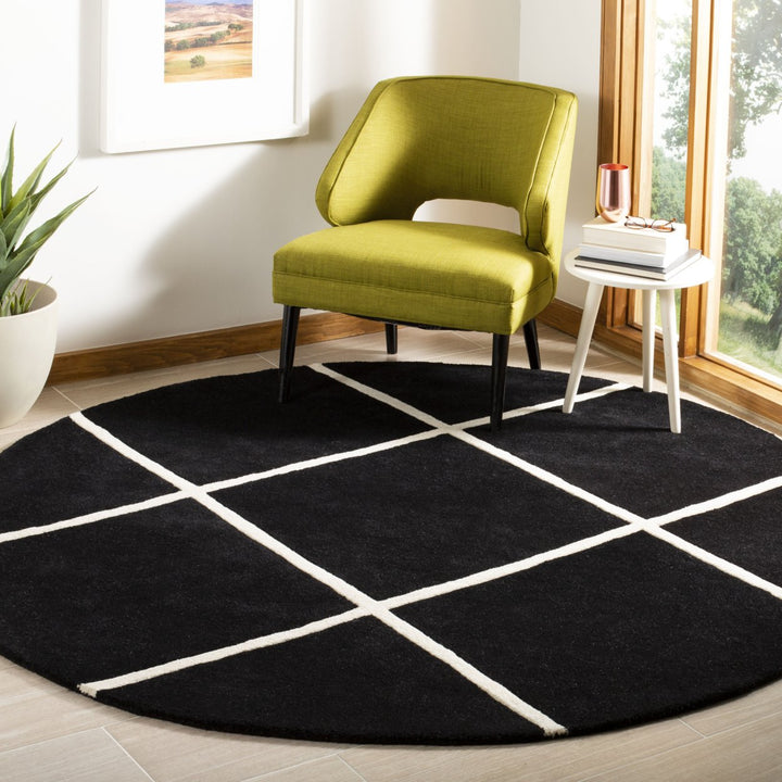 SAFAVIEH Chatham CHT720K Handmade Black / Ivory Rug Image 2