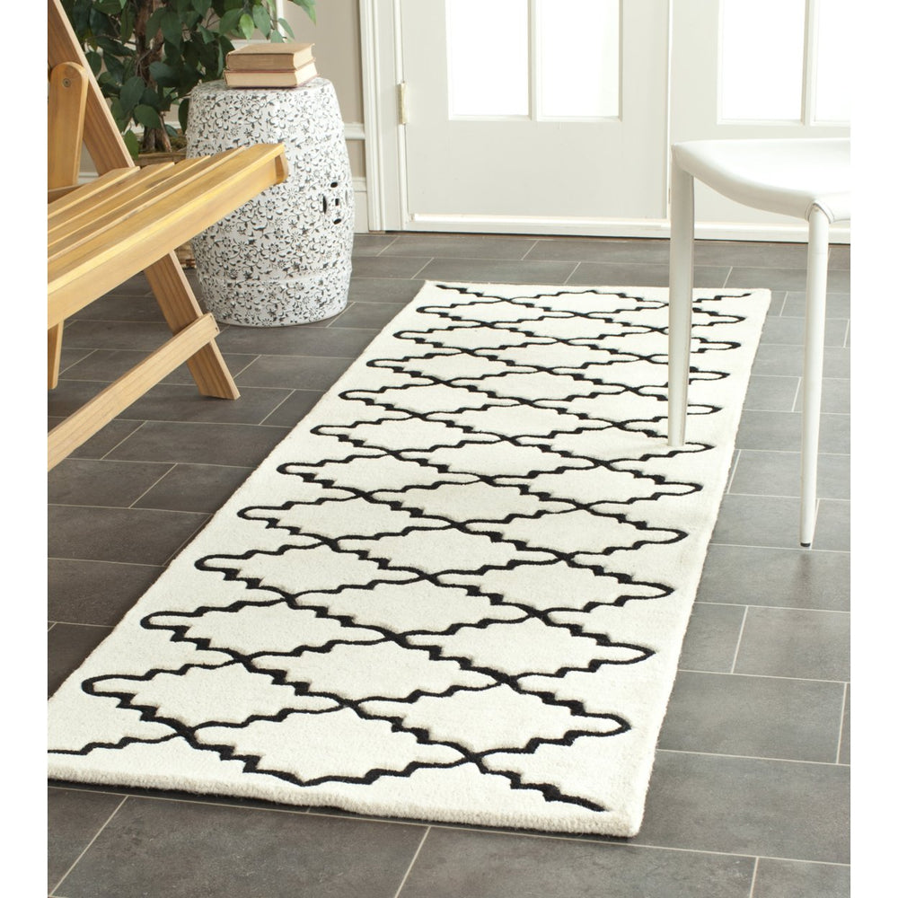 SAFAVIEH Chatham CHT721A Handmade Ivory / Black Rug Image 2