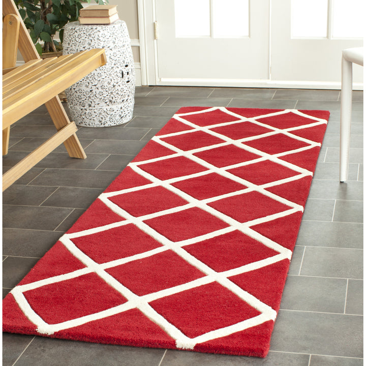 SAFAVIEH Chatham CHT720G Handmade Red / Ivory Rug Image 9