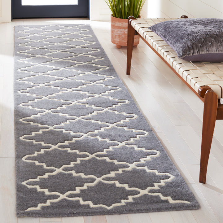 SAFAVIEH Chatham CHT721D Handmade Dark Grey / Ivory Rug Image 2