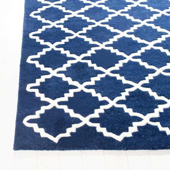 SAFAVIEH Chatham CHT721C Handmade Dark Blue / Ivory Rug Image 5