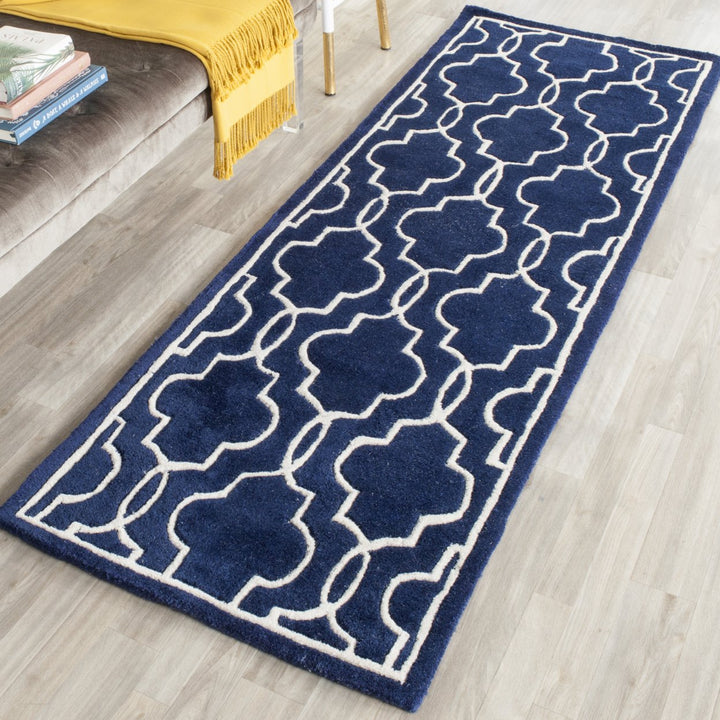 SAFAVIEH Chatham CHT723C Handmade Dark Blue / Ivory Rug Image 3