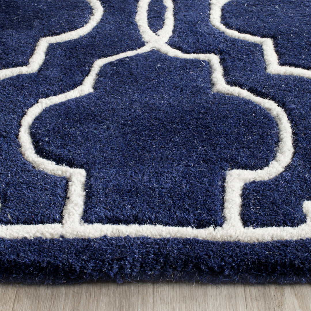 SAFAVIEH Chatham CHT723C Handmade Dark Blue / Ivory Rug Image 7