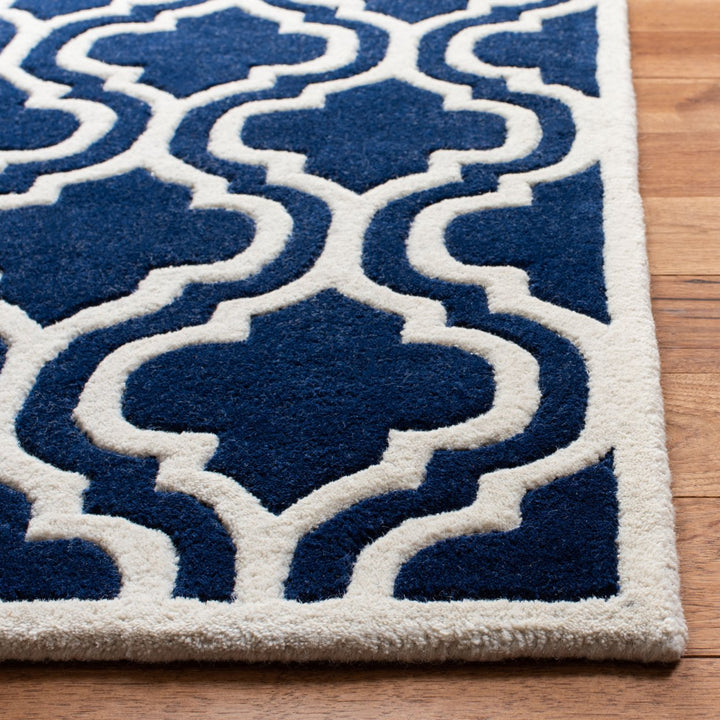 SAFAVIEH Chatham CHT727C Handmade Dark Blue / Ivory Rug Image 11