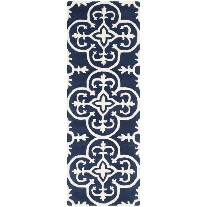 SAFAVIEH Chatham CHT729C Handmade Dark Blue / Ivory Rug Image 5