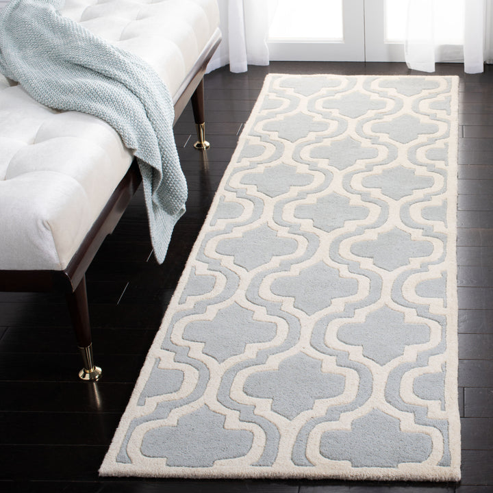 SAFAVIEH Chatham CHT727E Handmade Grey / Ivory Rug Image 9