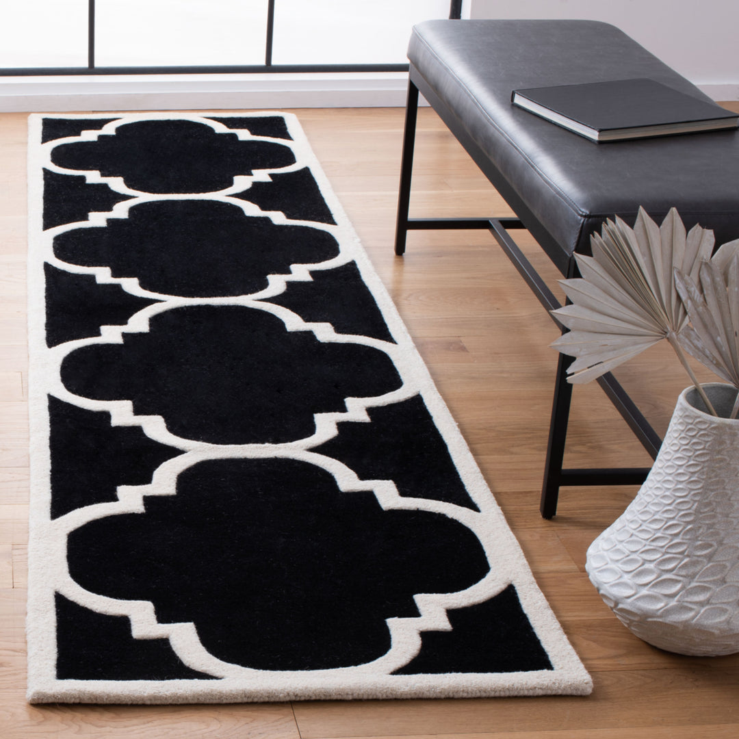 SAFAVIEH Chatham CHT730K Handmade Black / Ivory Rug Image 10