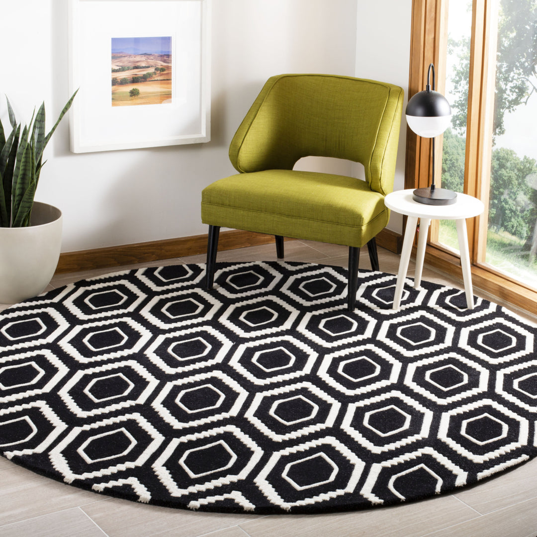 SAFAVIEH Chatham CHT731K Handmade Black / Ivory Rug Image 2