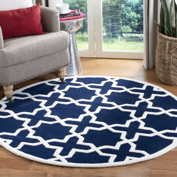 SAFAVIEH Chatham CHT732C Handmade Dark Blue / Ivory Rug Image 10