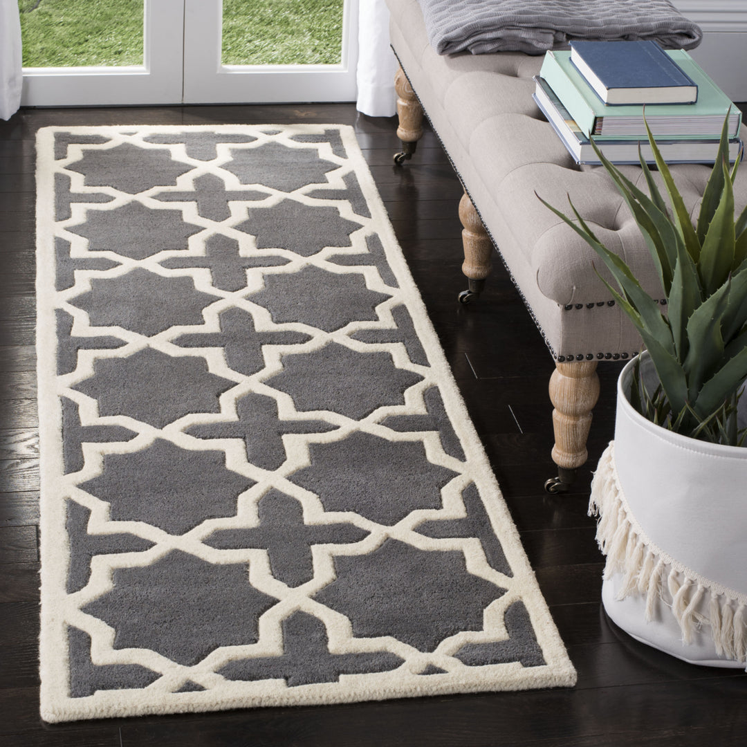 SAFAVIEH Chatham CHT732D Handmade Dark Grey / Ivory Rug Image 9