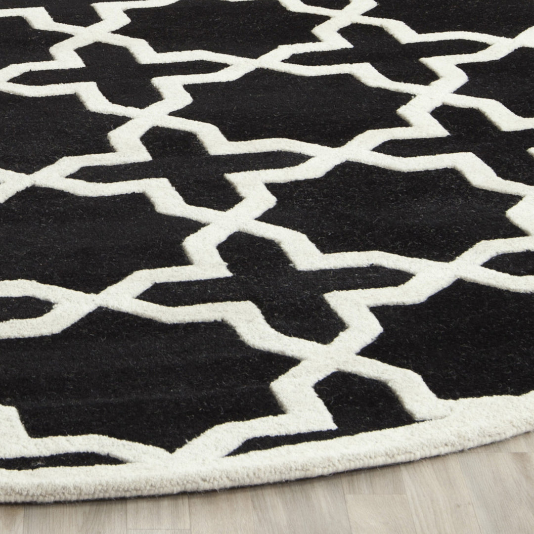 SAFAVIEH Chatham CHT732K Handmade Black / Ivory Rug Image 6