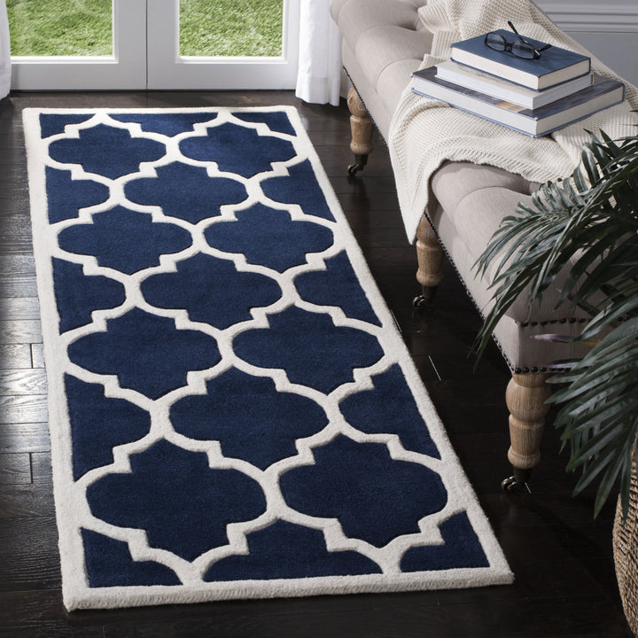 SAFAVIEH Chatham CHT733C Handmade Dark Blue / Ivory Rug Image 10