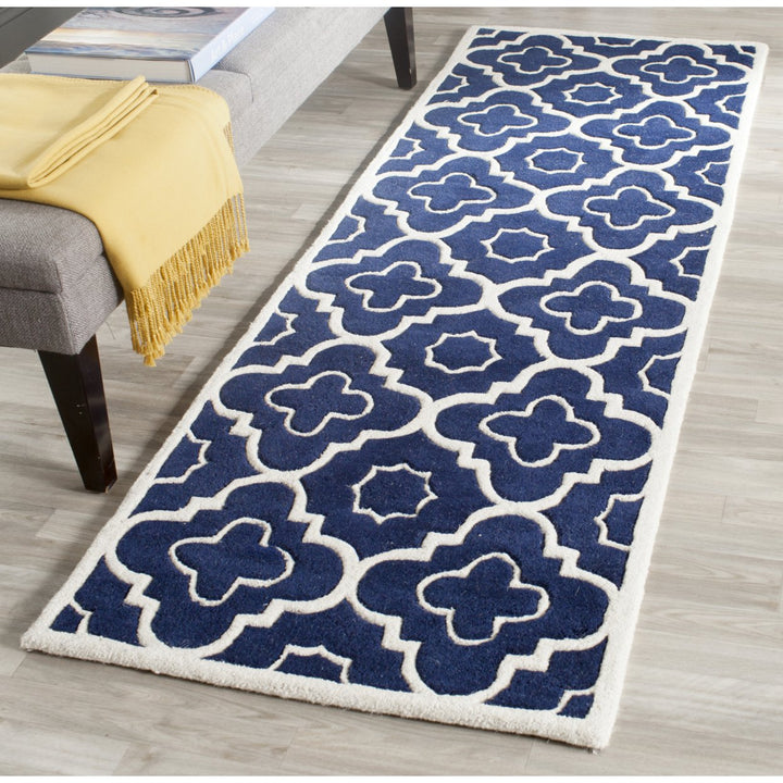 SAFAVIEH Chatham CHT750C Handmade Dark Blue / Ivory Rug Image 3