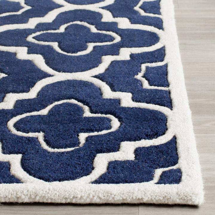 SAFAVIEH Chatham CHT750C Handmade Dark Blue / Ivory Rug Image 7