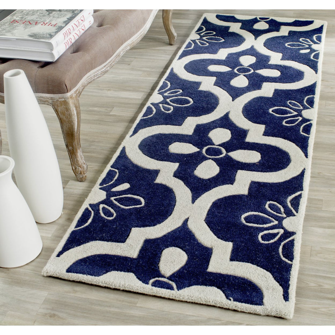 SAFAVIEH Chatham CHT751C Handmade Dark Blue / Ivory Rug Image 3