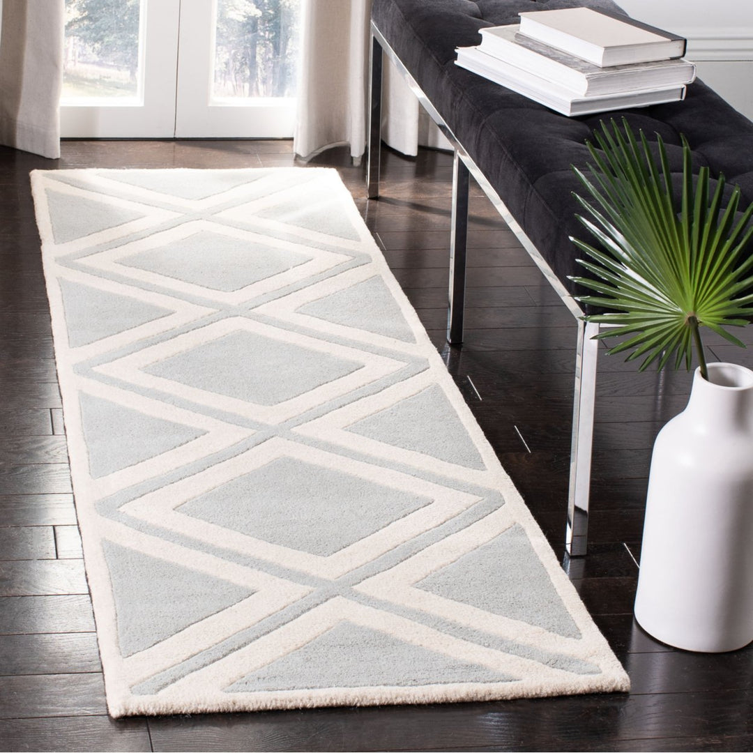 SAFAVIEH Chatham CHT759E Handmade Grey / Ivory Rug Image 4